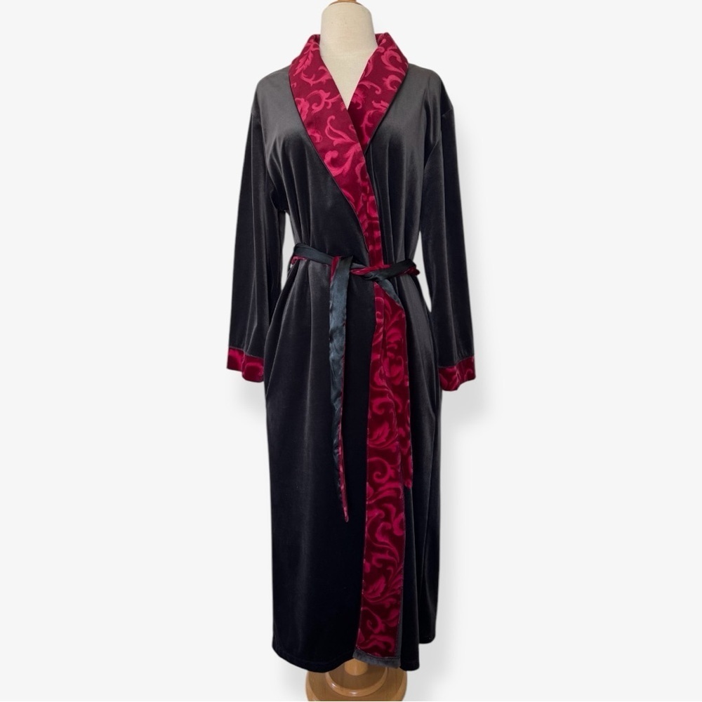 Gilligan o'Malley red black velvet robe S/M
